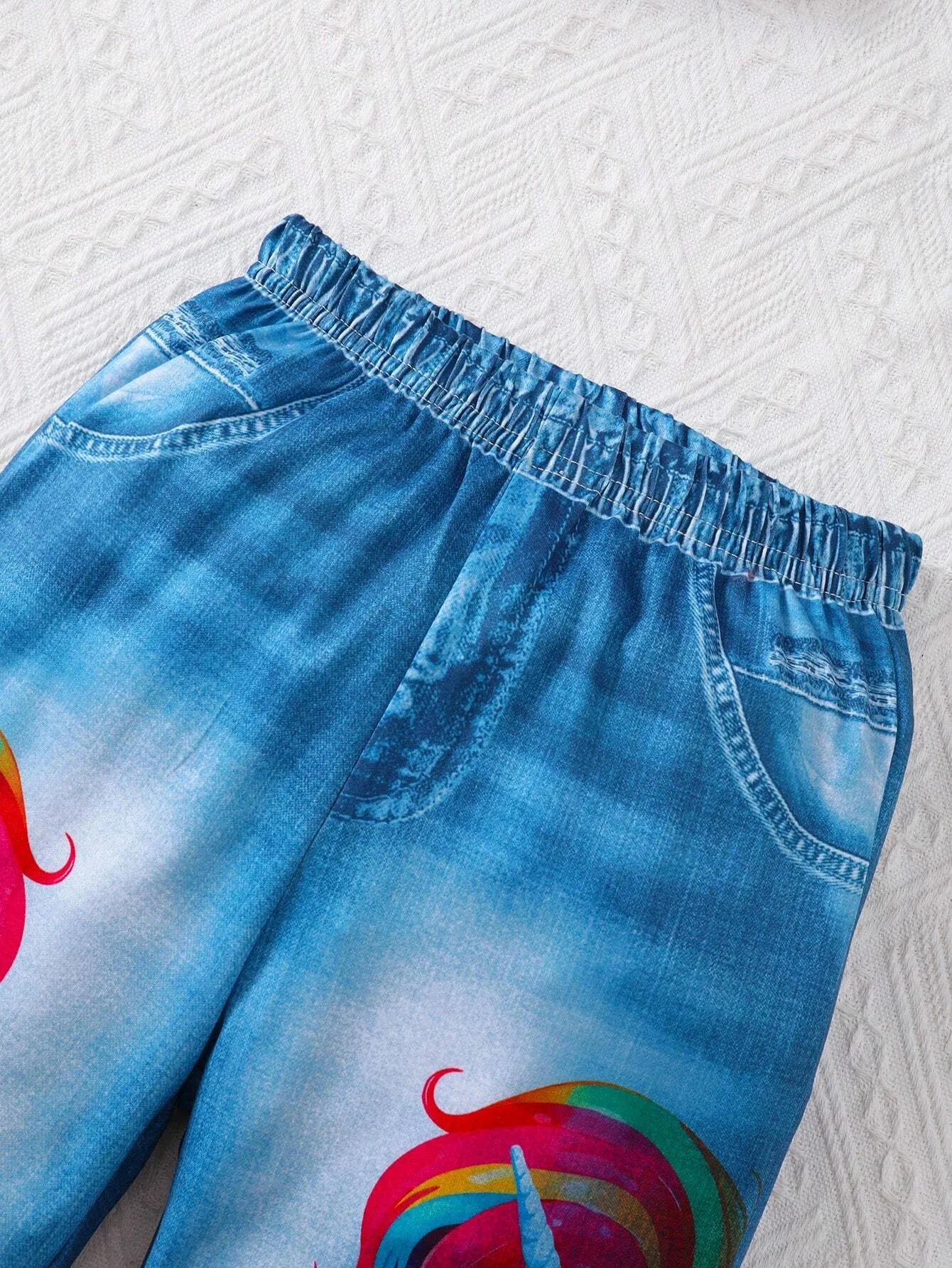 2pcs Girls' Fashionable Casual 'Balloons & Unicorn Pattern' Printed Short Sleeve T-Shirt   Denim-Like Casual Pants Summer Outfit