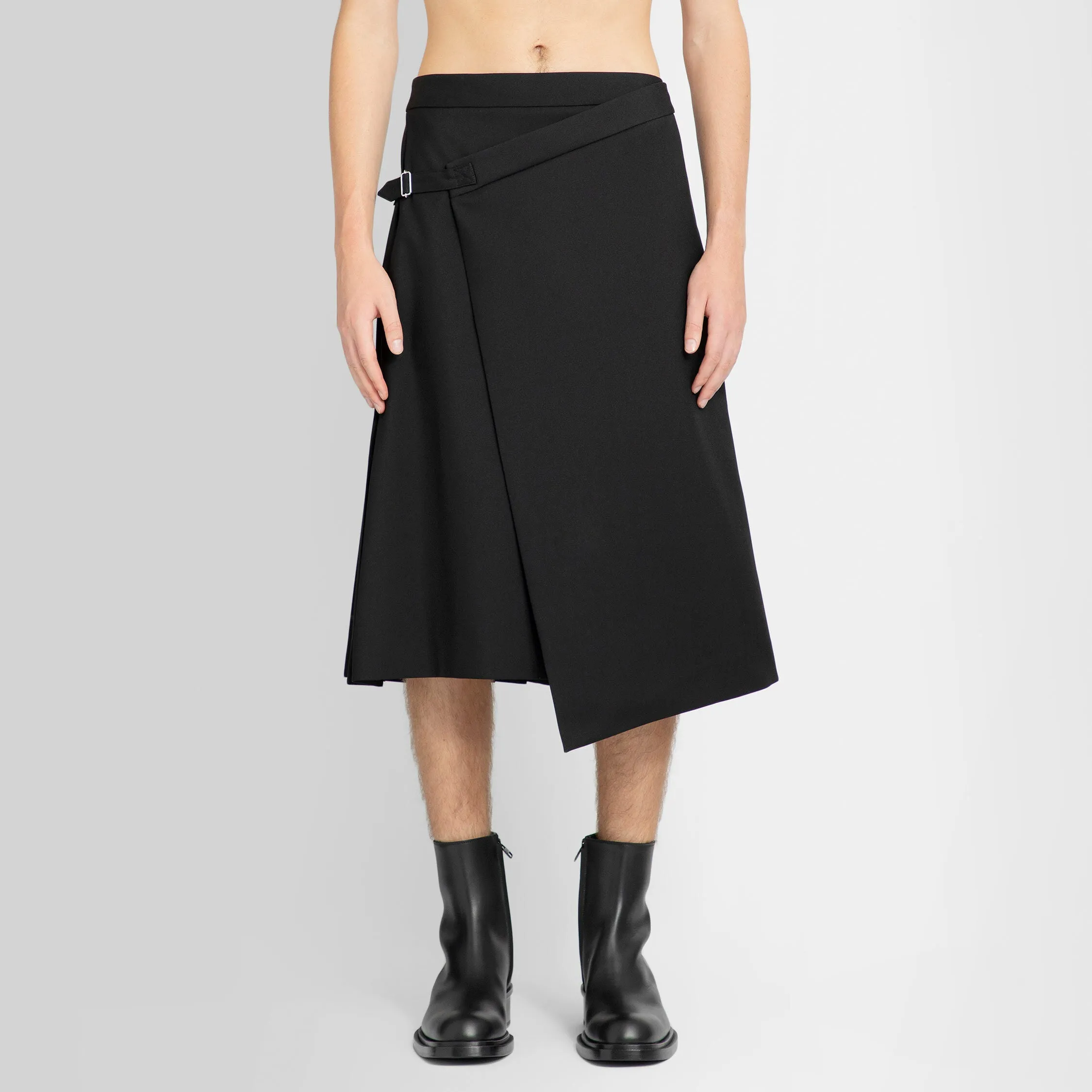 ALEXANDER MCQUEEN MAN BLACK SHORTS & SKIRTS