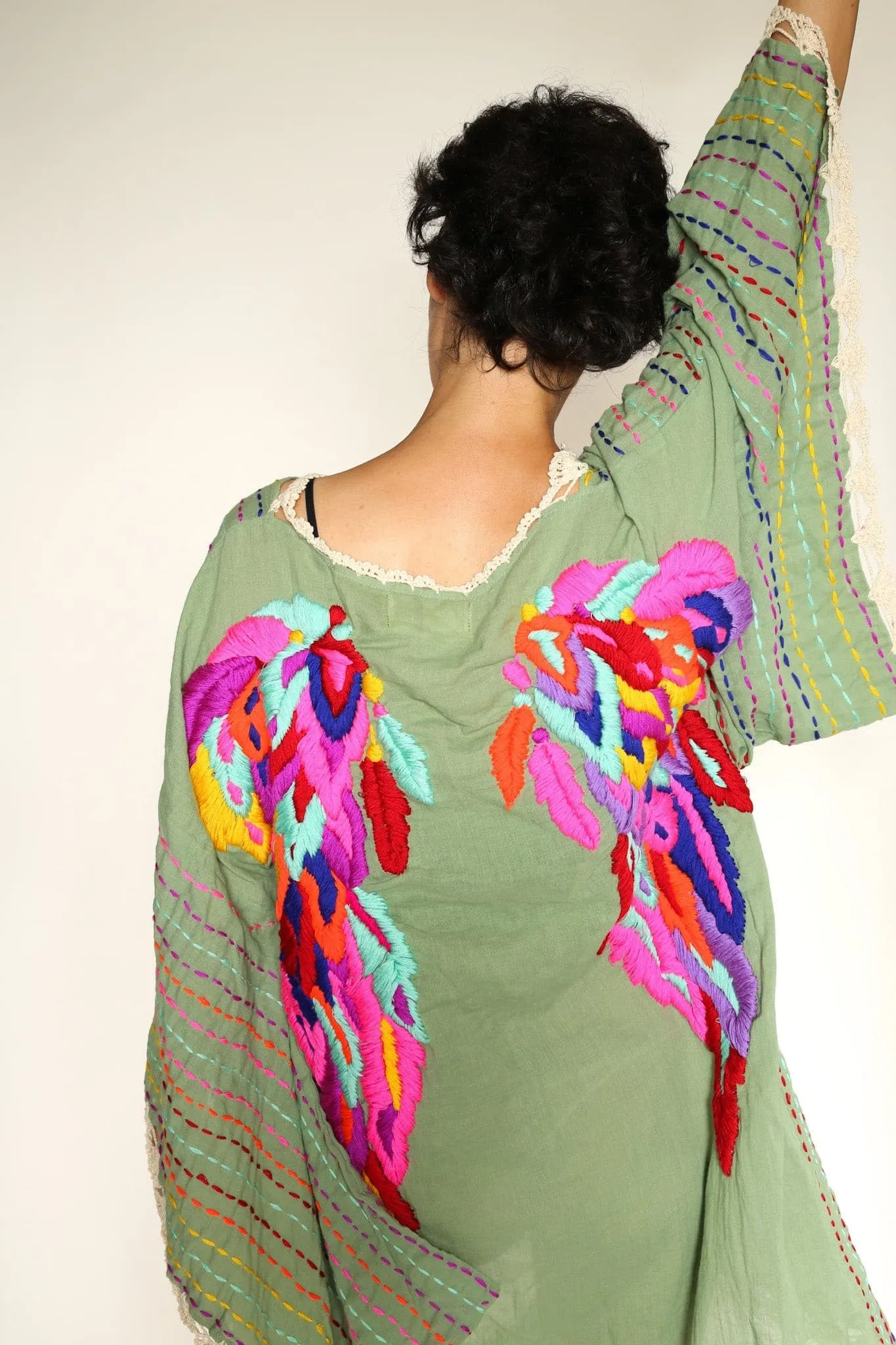 ANGEL WINGS EMBROIDERED KIMONO BILA