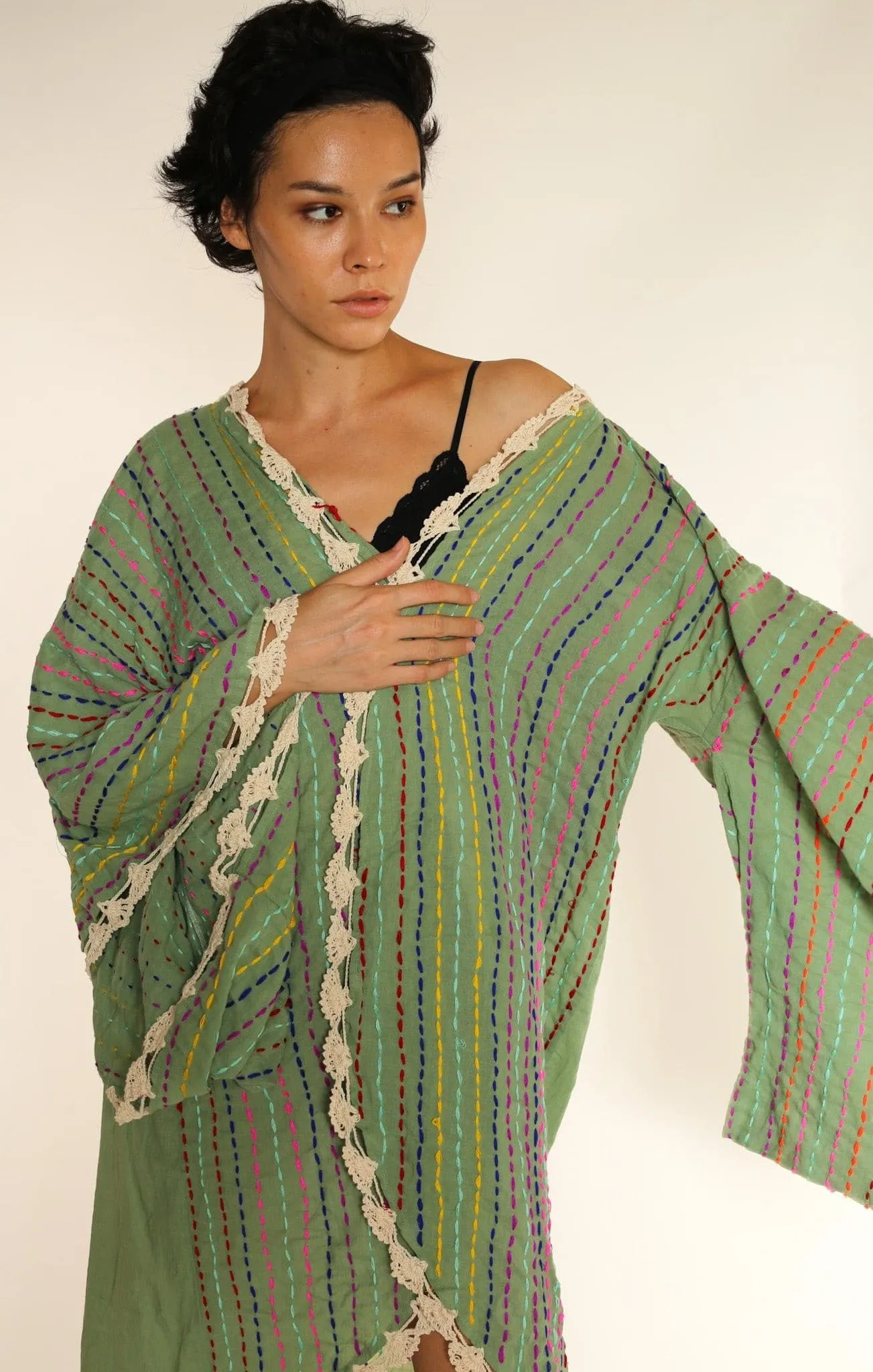 ANGEL WINGS EMBROIDERED KIMONO BILA