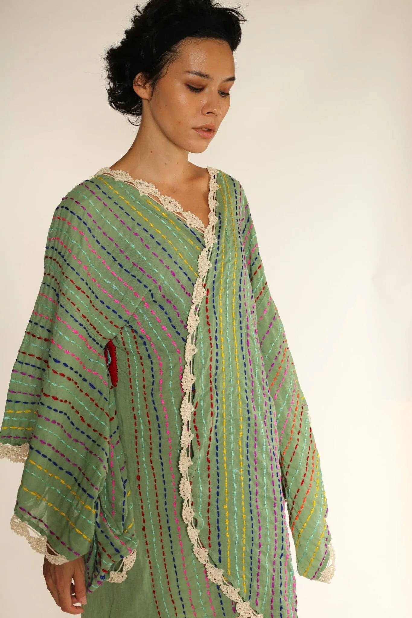 ANGEL WINGS EMBROIDERED KIMONO BILA
