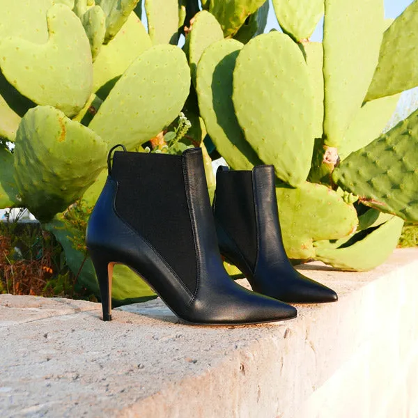 BISOUS - black leather