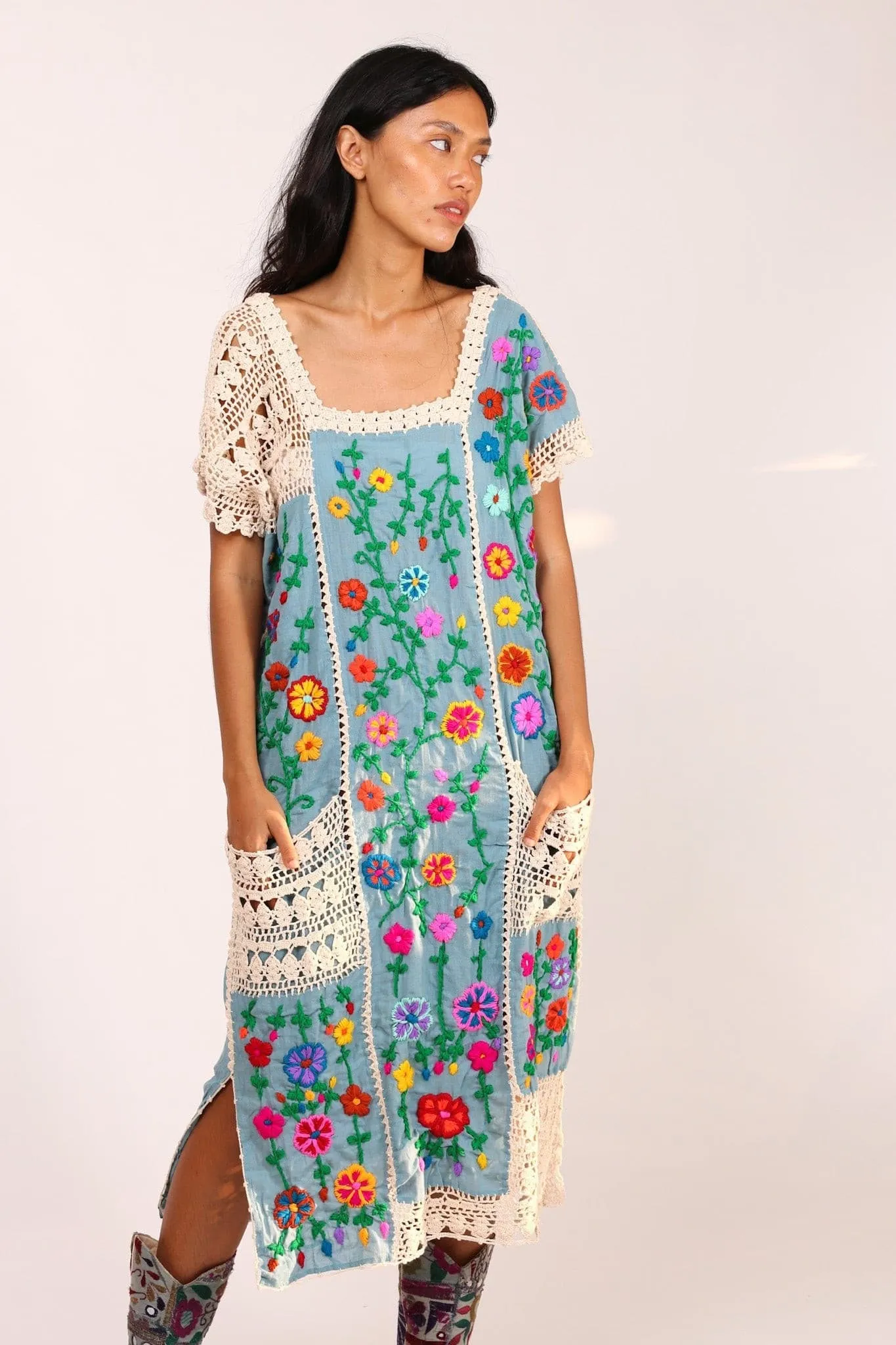 EMBROIDERED DRESS GILL