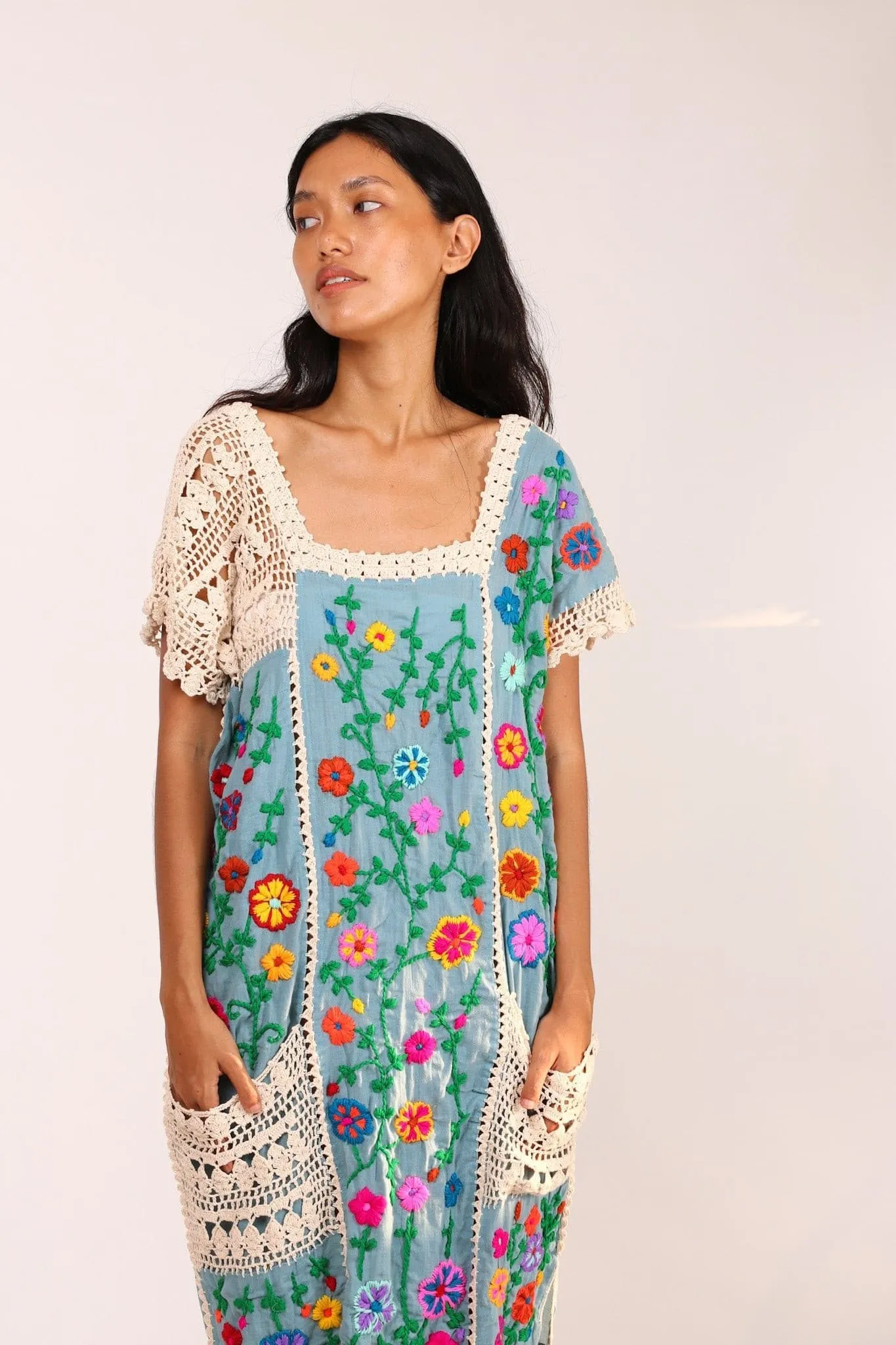 EMBROIDERED DRESS GILL