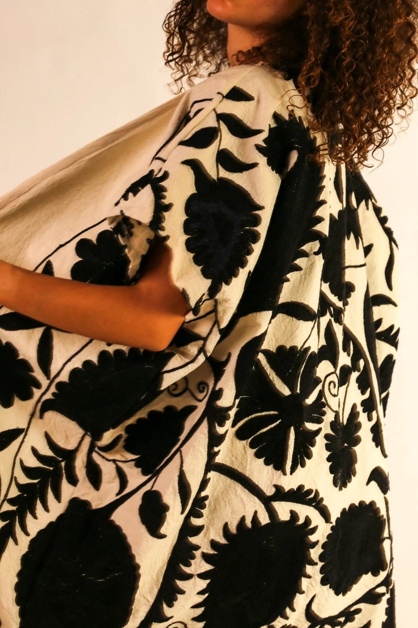 EMBROIDERED KIMONO LUNA