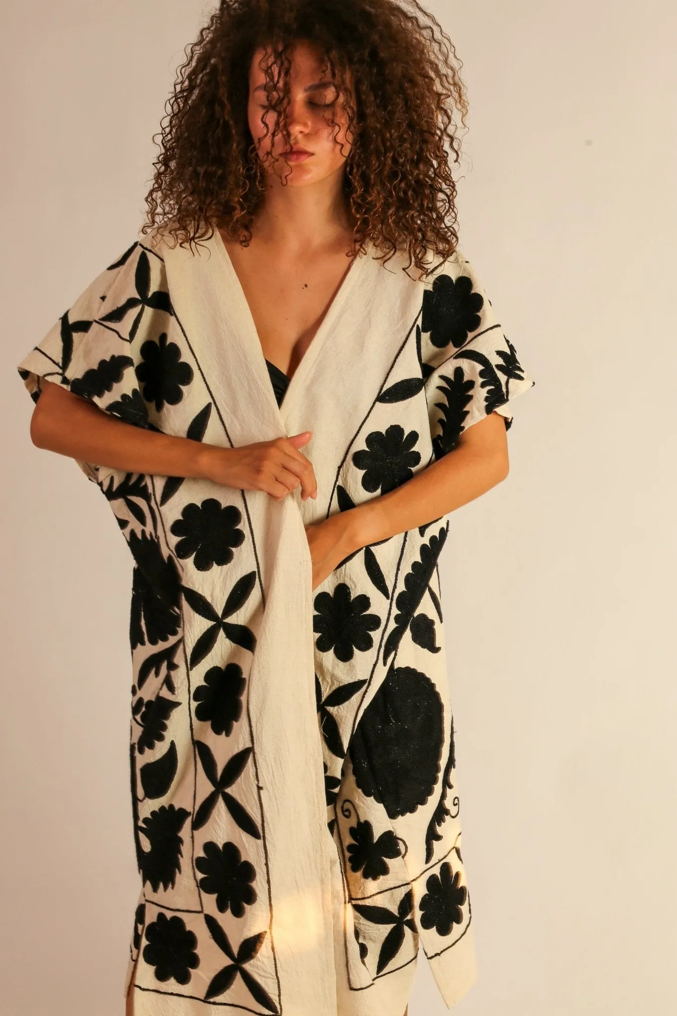 EMBROIDERED KIMONO LUNA