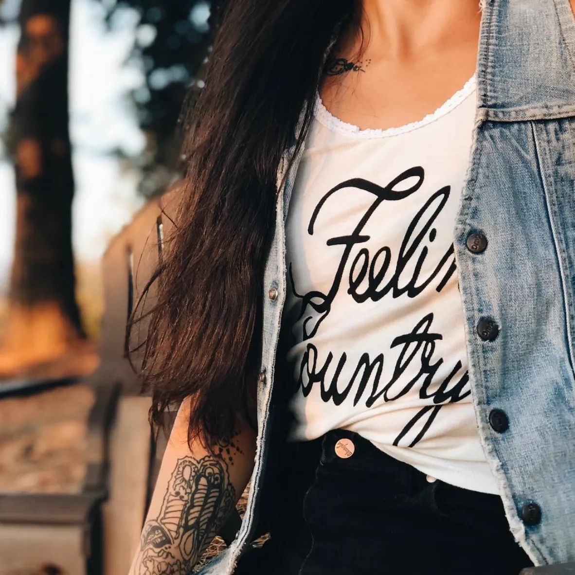 FEELIN' COUNTRY TEE