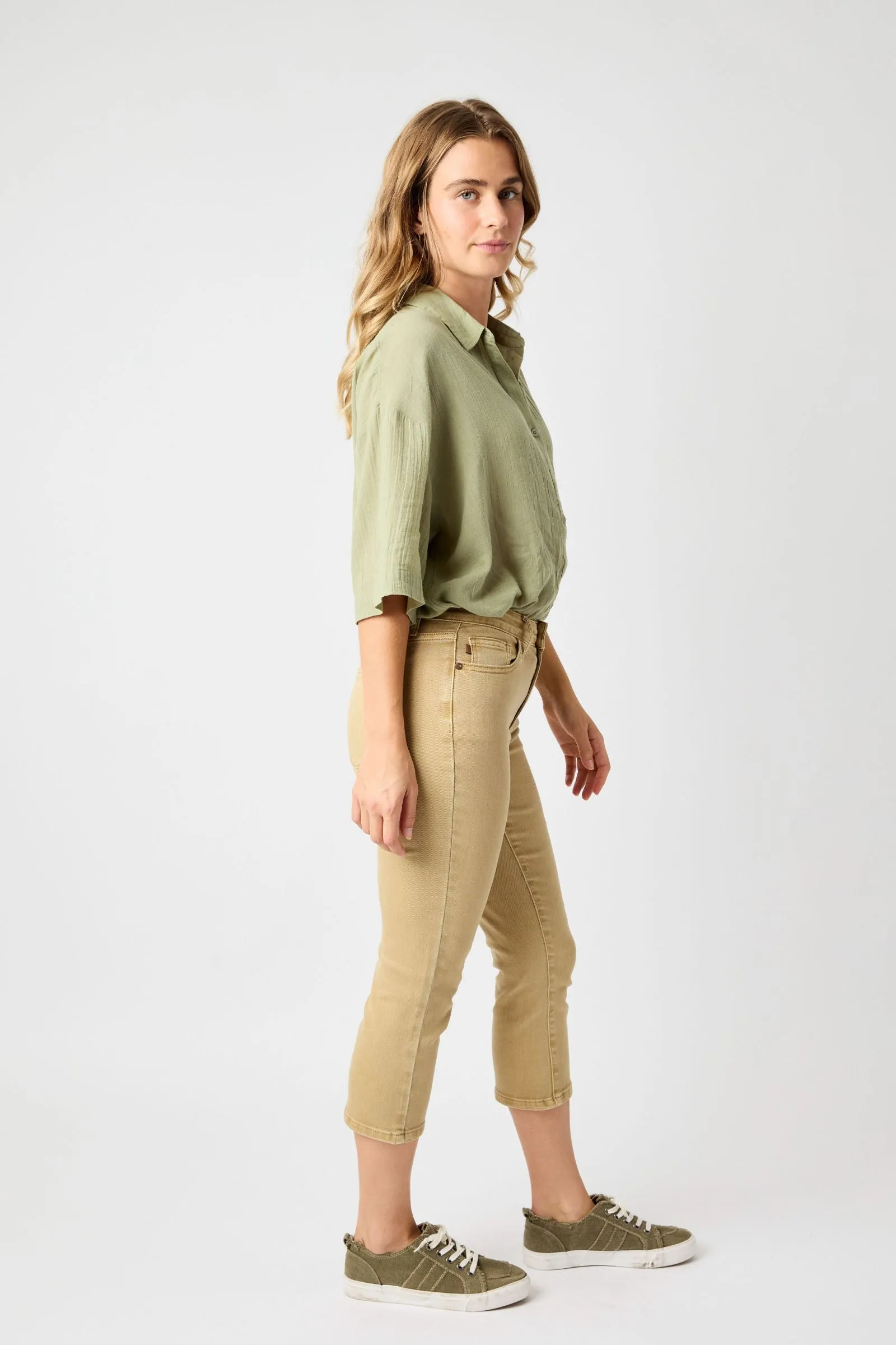 Judy Blue Mid Rise Garmet Dyed Khaki Capri Denim 78108