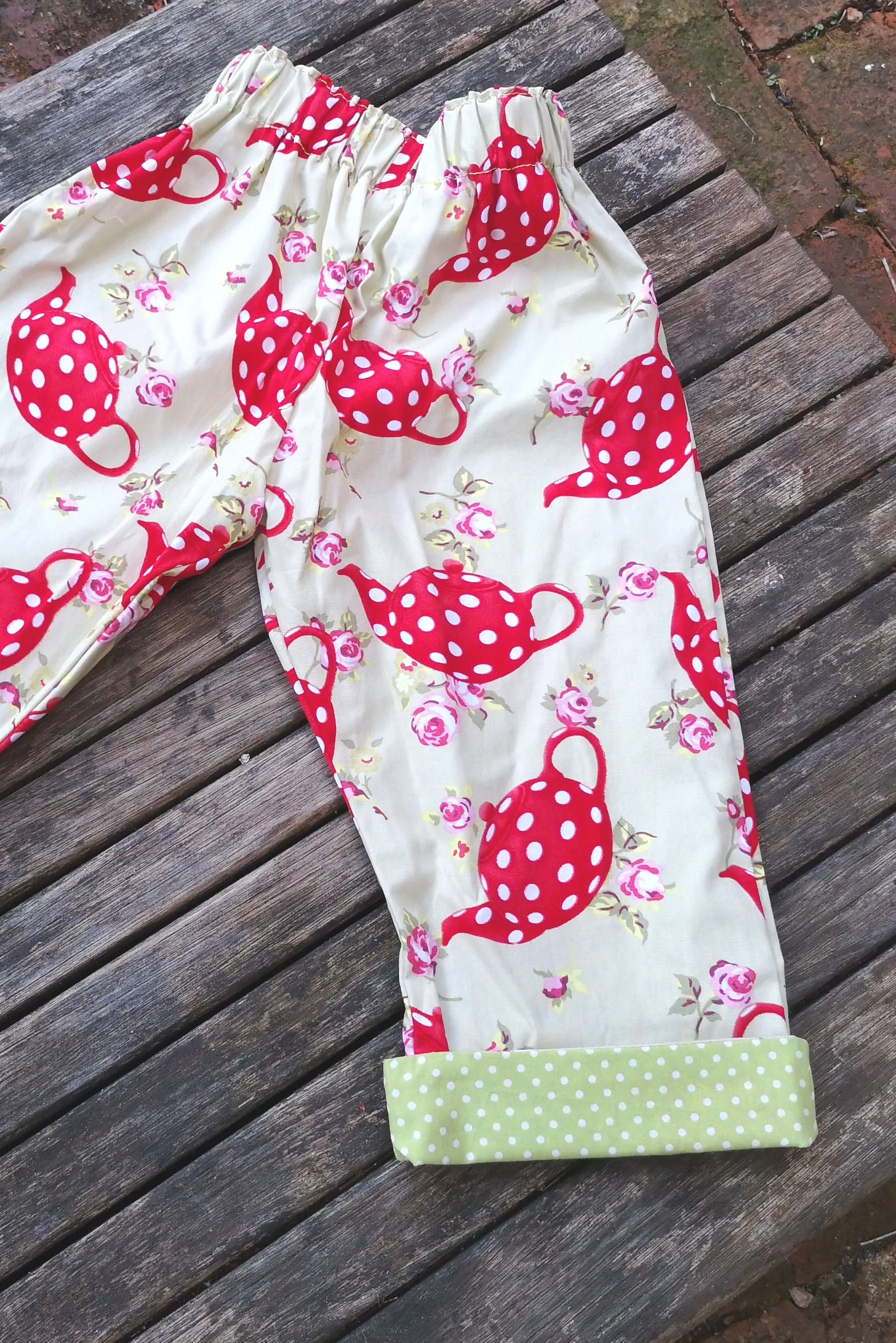 " Tea Party" childs short trousers, capri pants with contrast turn back age to fit 4-5