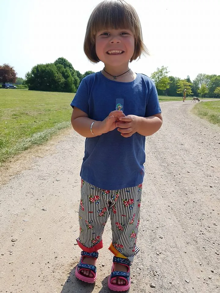 " Tea Party" childs short trousers, capri pants with contrast turn back age to fit 4-5