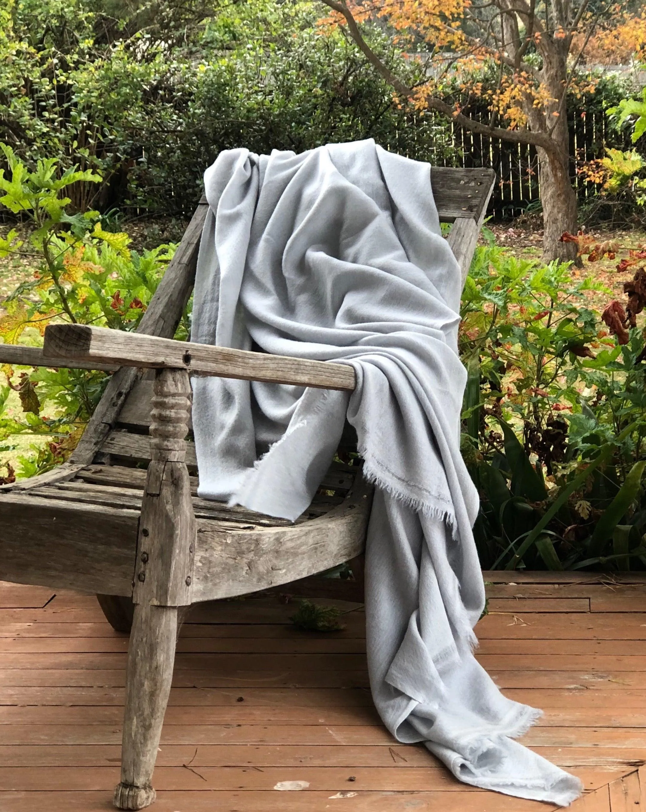 TRAVEL WRAP LIGHT GREY